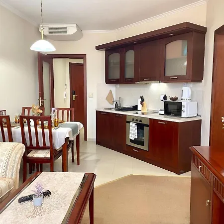 Cozy 1br Next To The Gondola By Si Apartment